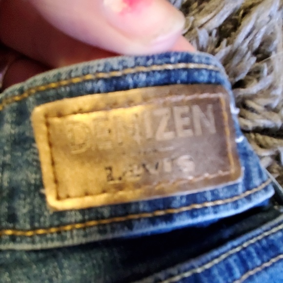 Levi shorts - Picture 3 of 3